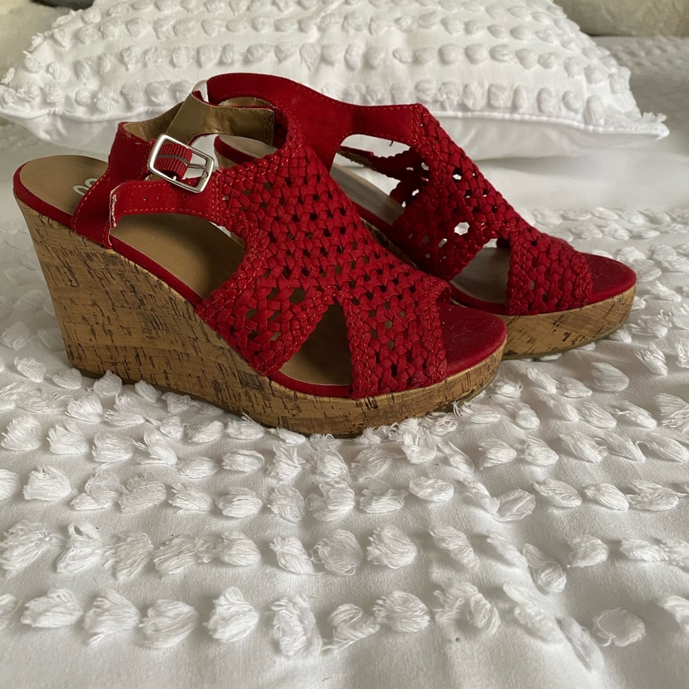 Brand new SO summer wedges